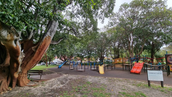 Image Gallery - Braithwaite Park - traditional playground