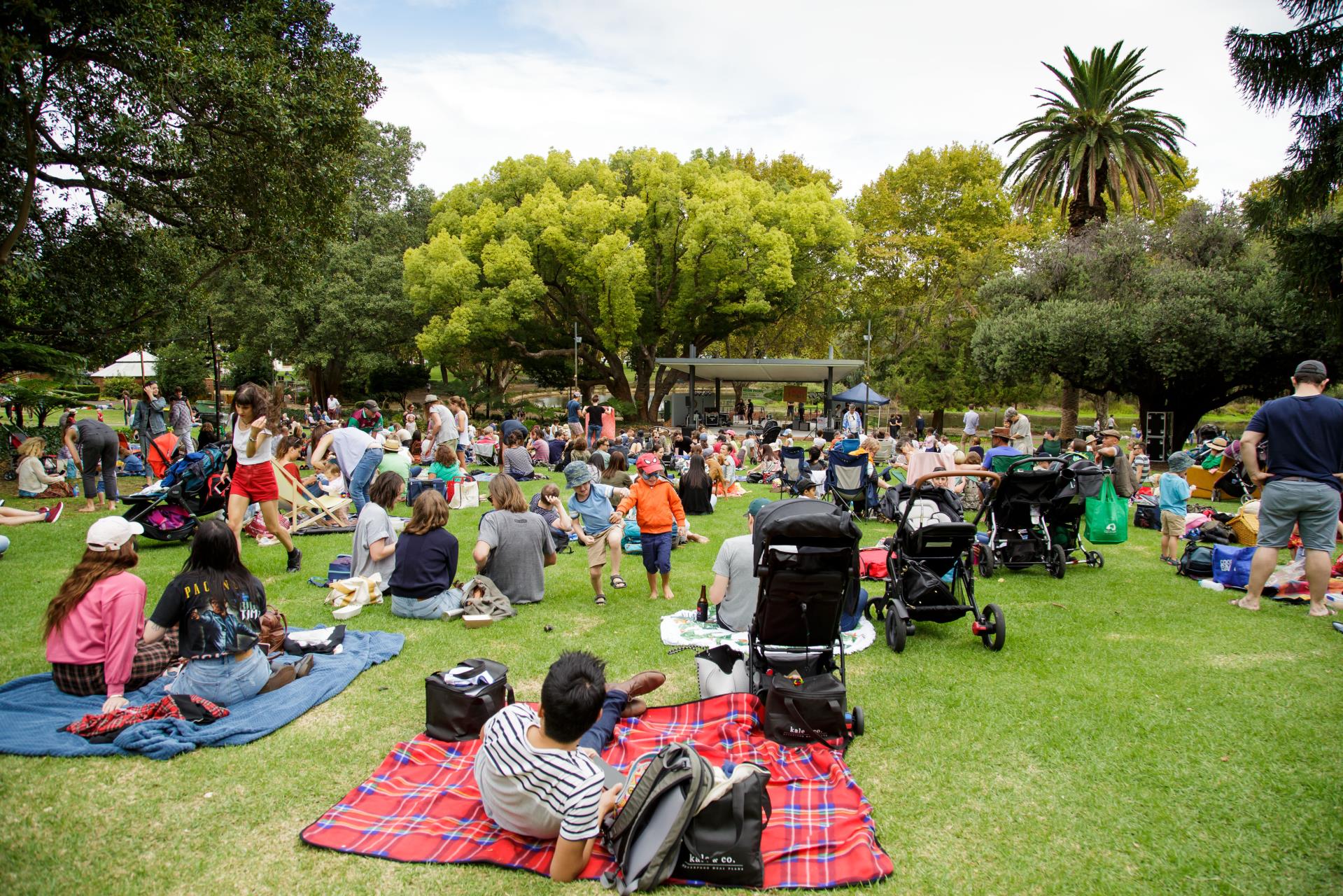 RTRFM's Neon Picnic