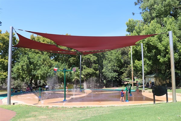 Parks & Facilities - Hyde Park - Hyde Park Water Playground
