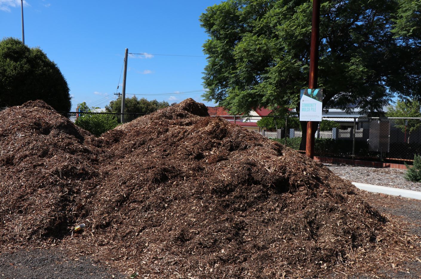 New Community Mulch Pile ¬ Woodville Reserve